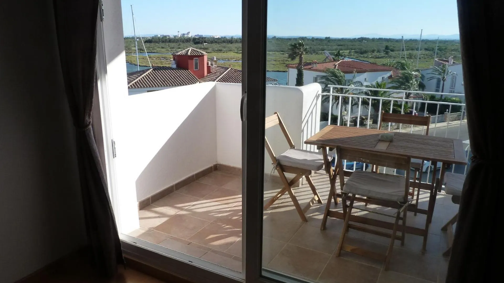 2 Beds, 2 Baths Apartment With Great Views And Pool Roses